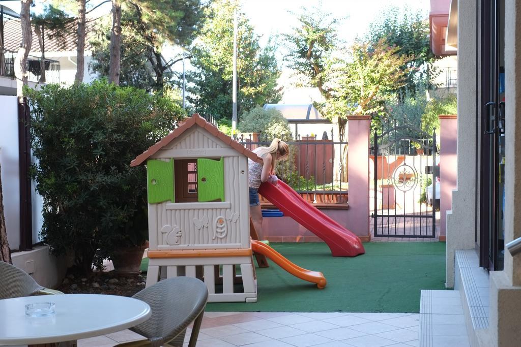 Hotel Fra I Pini Rimini Luaran gambar